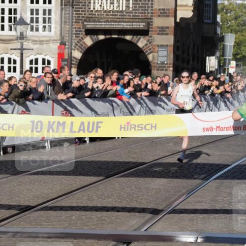 06.10.2024 - 19. swb-Marathon Bremen Luisa Fischer http://msf.ph/oto/7368078 06.10.2024 10:29:41 Ziel 44, 51 meine-sportfotos.de