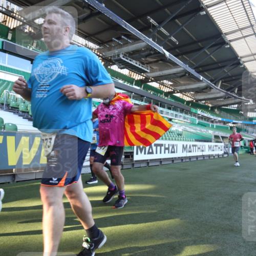 06.10.2024 - 19. swb-Marathon Bremen Yannick Fuchs http://msf.ph/oto/7368109 06.10.2024 10:40:01 Laufen im Stadion 7010, 7145, 7304, 7322, 7347, 7519, 7525, 7624, 7695, 7707, 7796, 7799, 7913, 7922, 8127, 8249, 8279, 8375, 8505, 8632, 8743, 8773, 8808, 8850, 8873, 8909, 8910, 8911, 9098, 9101, 9111 meine-sportfotos.de