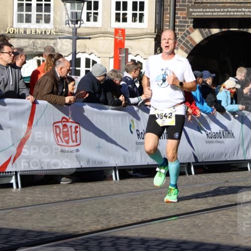 06.10.2024 - 19. swb-Marathon Bremen Strokosch-Dieckow http://msf.ph/oto/7368115 06.10.2024 10:41:02 Ziel 7196, 7743, 7964, 8095, 8329, 8331, 8383, 8642, 8656, 8831, 9019 meine-sportfotos.de