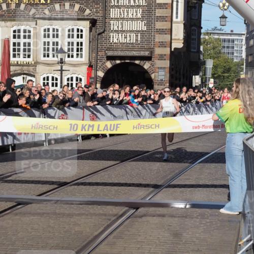 06.10.2024 - 19. swb-Marathon Bremen Luisa Fischer http://msf.ph/oto/7368120 06.10.2024 10:29:41 Ziel 44, 51 meine-sportfotos.de