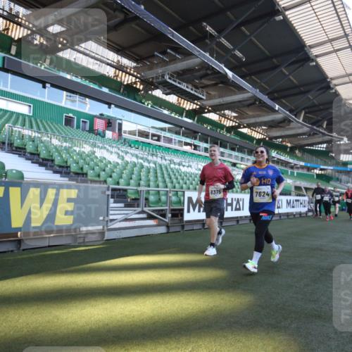 06.10.2024 - 19. swb-Marathon Bremen Yannick Fuchs http://msf.ph/oto/7368147 06.10.2024 10:40:04 Laufen im Stadion 7010, 7145, 7304, 7322, 7347, 7519, 7525, 7624, 7695, 7707, 7754, 7796, 7799, 7913, 7922, 8127, 8279, 8375, 8505, 8632, 8743, 8773, 8808, 8850, 8873, 8909, 8910, 8911, 9098, 9101, 9111 meine-sportfotos.de