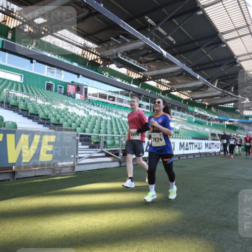 06.10.2024 - 19. swb-Marathon Bremen Yannick Fuchs http://msf.ph/oto/7368153 06.10.2024 10:40:05 Laufen im Stadion 7010, 7145, 7304, 7322, 7347, 7519, 7525, 7624, 7695, 7707, 7754, 7796, 7799, 7913, 7922, 8127, 8279, 8375, 8505, 8632, 8695, 8743, 8773, 8808, 8850, 8873, 8909, 8910, 8911, 9098, 9101, 9111 meine-sportfotos.de