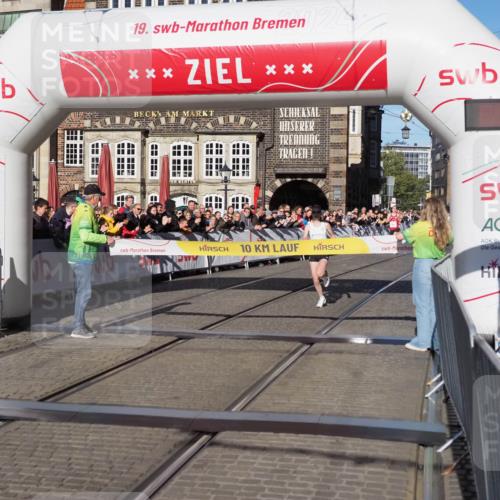06.10.2024 - 19. swb-Marathon Bremen Luisa Fischer http://msf.ph/oto/7368165 06.10.2024 10:29:42 Ziel 44, 51 meine-sportfotos.de