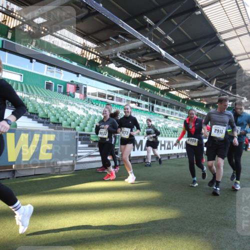 06.10.2024 - 19. swb-Marathon Bremen Yannick Fuchs http://msf.ph/oto/7368185 06.10.2024 10:40:10 Laufen im Stadion 7010, 7145, 7304, 7322, 7347, 7519, 7525, 7624, 7661, 7707, 7754, 7796, 7799, 7913, 8375, 8505, 8632, 8695, 8743, 8773, 8808, 8850, 8873, 8909, 8910, 8911, 8988, 9098, 9101, 9111 meine-sportfotos.de