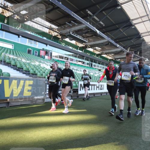 06.10.2024 - 19. swb-Marathon Bremen Yannick Fuchs http://msf.ph/oto/7368197 06.10.2024 10:40:10 Laufen im Stadion 7010, 7145, 7304, 7322, 7347, 7519, 7525, 7624, 7661, 7707, 7754, 7796, 7799, 7913, 8375, 8505, 8632, 8695, 8743, 8773, 8808, 8850, 8873, 8909, 8910, 8911, 8988, 9098, 9101, 9111 meine-sportfotos.de