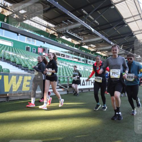 06.10.2024 - 19. swb-Marathon Bremen Yannick Fuchs http://msf.ph/oto/7368210 06.10.2024 10:40:11 Laufen im Stadion 7010, 7092, 7129, 7132, 7145, 7304, 7322, 7347, 7519, 7525, 7624, 7661, 7707, 7754, 7796, 7799, 7913, 8375, 8505, 8632, 8695, 8743, 8773, 8808, 8850, 8873, 8909, 8910, 8911, 8988, 9098 meine-sportfotos.de