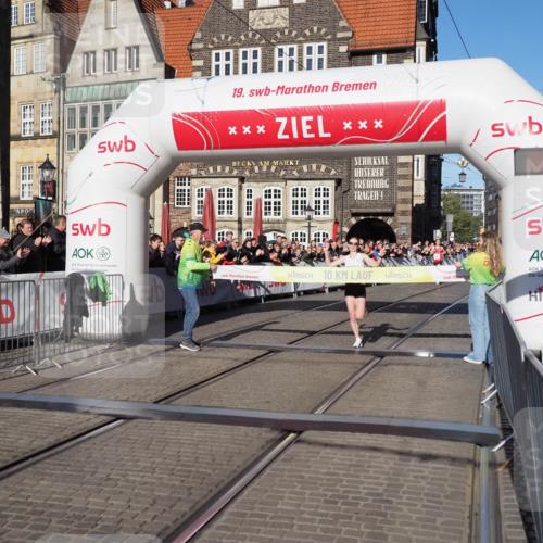 06.10.2024 - 19. swb-Marathon Bremen Luisa Fischer http://msf.ph/oto/7368212 06.10.2024 10:29:43 Ziel 44, 51 meine-sportfotos.de