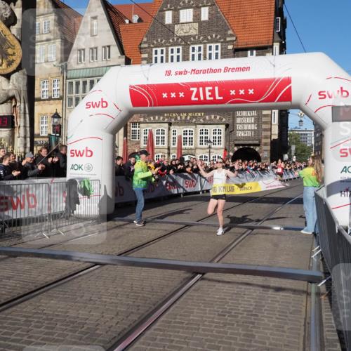 06.10.2024 - 19. swb-Marathon Bremen Luisa Fischer http://msf.ph/oto/7368234 06.10.2024 10:29:43 Ziel 44, 51 meine-sportfotos.de