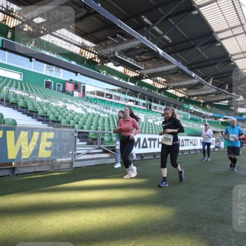 06.10.2024 - 19. swb-Marathon Bremen Yannick Fuchs http://msf.ph/oto/7368257 06.10.2024 10:40:25 Laufen im Stadion 7092, 7129, 7132, 7145, 7304, 7519, 7525, 7554, 7598, 7661, 7754, 7840, 7913, 7936, 7946, 7972, 7982, 8091, 8146, 8505, 8688, 8695, 8743, 8808, 8809, 8850, 8909, 8910, 8911, 8988, 9048, 9076, 9078, 9098 meine-sportfotos.de