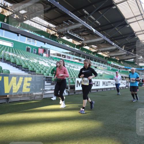 06.10.2024 - 19. swb-Marathon Bremen Yannick Fuchs http://msf.ph/oto/7368263 06.10.2024 10:40:25 Laufen im Stadion 7092, 7129, 7132, 7145, 7304, 7519, 7525, 7554, 7598, 7661, 7754, 7840, 7913, 7936, 7946, 7972, 7982, 8091, 8146, 8505, 8688, 8695, 8743, 8808, 8809, 8850, 8909, 8910, 8911, 8988, 9048, 9076, 9078, 9098 meine-sportfotos.de