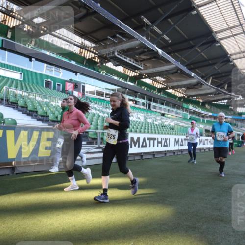 06.10.2024 - 19. swb-Marathon Bremen Yannick Fuchs http://msf.ph/oto/7368273 06.10.2024 10:40:26 Laufen im Stadion 7092, 7129, 7132, 7145, 7304, 7519, 7525, 7554, 7598, 7661, 7754, 7840, 7888, 7913, 7936, 7946, 7972, 7982, 8091, 8146, 8688, 8695, 8743, 8765, 8808, 8809, 8850, 8909, 8910, 8911, 8988, 9048, 9076, 9078, 9098 meine-sportfotos.de