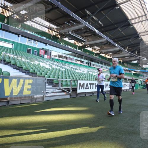 06.10.2024 - 19. swb-Marathon Bremen Yannick Fuchs http://msf.ph/oto/7368282 06.10.2024 10:40:27 Laufen im Stadion 7092, 7129, 7132, 7145, 7304, 7519, 7525, 7554, 7598, 7661, 7754, 7840, 7888, 7913, 7936, 7946, 7972, 7982, 8091, 8146, 8688, 8695, 8743, 8765, 8808, 8809, 8850, 8909, 8910, 8988, 9048, 9076, 9078, 9098 meine-sportfotos.de