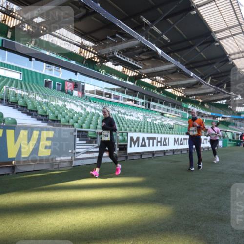 06.10.2024 - 19. swb-Marathon Bremen Yannick Fuchs http://msf.ph/oto/7368303 06.10.2024 10:40:31 Laufen im Stadion 7092, 7129, 7132, 7145, 7288, 7304, 7525, 7554, 7598, 7661, 7754, 7840, 7888, 7915, 7936, 7946, 7972, 7982, 8091, 8146, 8688, 8695, 8743, 8765, 8808, 8809, 8899, 8988, 9048, 9076, 9078 meine-sportfotos.de