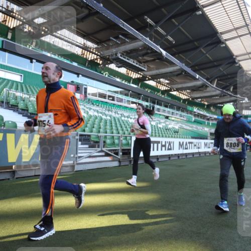 06.10.2024 - 19. swb-Marathon Bremen Yannick Fuchs http://msf.ph/oto/7368336 06.10.2024 10:40:33 Laufen im Stadion 7092, 7129, 7132, 7145, 7288, 7304, 7525, 7554, 7598, 7625, 7661, 7754, 7840, 7888, 7915, 7936, 7946, 7972, 7982, 8091, 8146, 8230, 8688, 8695, 8743, 8765, 8808, 8809, 8899, 8988, 9048, 9076, 9078 meine-sportfotos.de