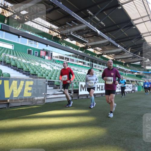 06.10.2024 - 19. swb-Marathon Bremen Yannick Fuchs http://msf.ph/oto/7368343 06.10.2024 10:40:39 Laufen im Stadion 7092, 7129, 7132, 7145, 7288, 7304, 7525, 7554, 7598, 7625, 7661, 7754, 7840, 7888, 7915, 7936, 7946, 7972, 7982, 8091, 8146, 8210, 8230, 8688, 8695, 8743, 8765, 8808, 8809, 8899, 8988, 9048, 9076, 9078 meine-sportfotos.de