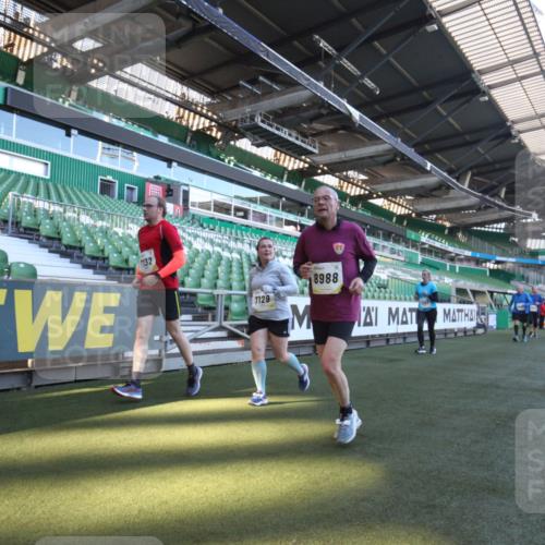 06.10.2024 - 19. swb-Marathon Bremen Yannick Fuchs http://msf.ph/oto/7368364 06.10.2024 10:40:40 Laufen im Stadion 7092, 7129, 7132, 7145, 7272, 7288, 7304, 7554, 7598, 7601, 7625, 7661, 7754, 7840, 7888, 7915, 7936, 7946, 7972, 7982, 8091, 8146, 8210, 8230, 8688, 8695, 8743, 8765, 8808, 8809, 8899, 8988, 9048, 9076, 9078 meine-sportfotos.de