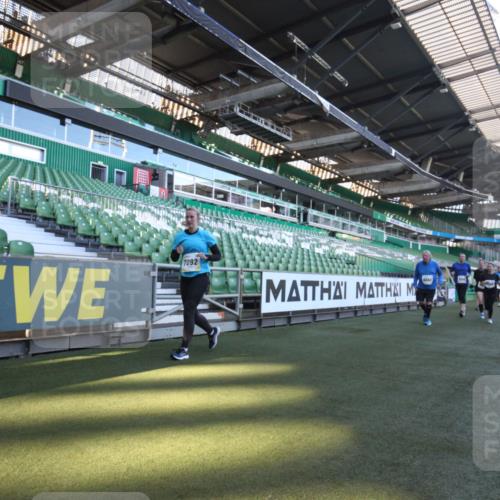 06.10.2024 - 19. swb-Marathon Bremen Yannick Fuchs http://msf.ph/oto/7368373 06.10.2024 10:40:43 Laufen im Stadion 7092, 7129, 7132, 7145, 7272, 7288, 7554, 7598, 7601, 7625, 7661, 7754, 7840, 7888, 7912, 7915, 7928, 7936, 7946, 7972, 7982, 8091, 8146, 8210, 8230, 8688, 8695, 8743, 8746, 8765, 8808, 8809, 8899, 8988, 9048, 9076, 9078 meine-sportfotos.de