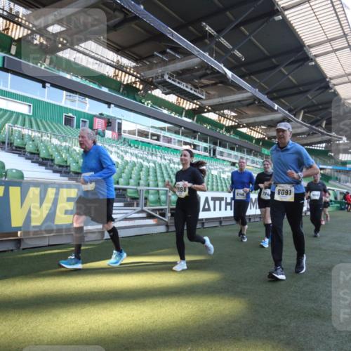 06.10.2024 - 19. swb-Marathon Bremen Yannick Fuchs http://msf.ph/oto/7368398 06.10.2024 10:40:47 Laufen im Stadion 7092, 7129, 7132, 7272, 7288, 7554, 7598, 7601, 7625, 7661, 7701, 7702, 7754, 7840, 7888, 7912, 7915, 7928, 7936, 7946, 7972, 7982, 8091, 8146, 8210, 8230, 8688, 8695, 8746, 8747, 8765, 8809, 8847, 8899, 8988, 9048, 9076, 9078 meine-sportfotos.de