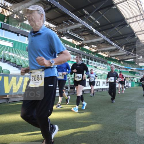 06.10.2024 - 19. swb-Marathon Bremen Yannick Fuchs http://msf.ph/oto/7368419 06.10.2024 10:40:48 Laufen im Stadion 7092, 7129, 7132, 7272, 7288, 7554, 7598, 7601, 7625, 7661, 7701, 7702, 7754, 7840, 7888, 7912, 7915, 7928, 7936, 7946, 7972, 7982, 8091, 8146, 8210, 8230, 8688, 8695, 8746, 8747, 8765, 8809, 8847, 8899, 8988, 9048, 9076, 9078 meine-sportfotos.de