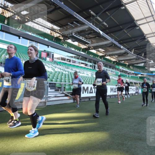 06.10.2024 - 19. swb-Marathon Bremen Yannick Fuchs http://msf.ph/oto/7368435 06.10.2024 10:40:49 Laufen im Stadion 7092, 7129, 7132, 7272, 7288, 7554, 7598, 7601, 7619, 7625, 7661, 7701, 7702, 7840, 7888, 7912, 7915, 7928, 7936, 7946, 7972, 7982, 8091, 8146, 8210, 8230, 8688, 8695, 8746, 8747, 8765, 8809, 8847, 8861, 8899, 8988, 9048, 9076, 9078 meine-sportfotos.de