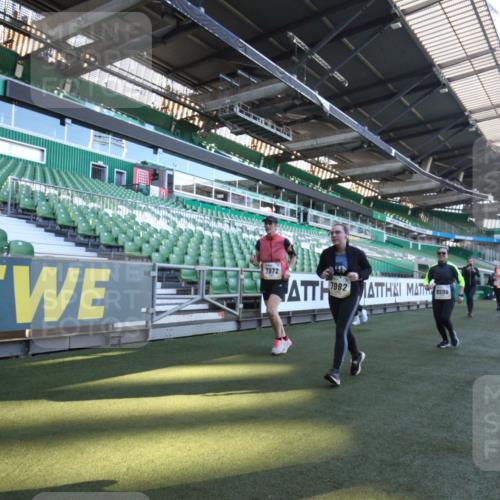 06.10.2024 - 19. swb-Marathon Bremen Yannick Fuchs http://msf.ph/oto/7368459 06.10.2024 10:40:51 Laufen im Stadion 7092, 7129, 7132, 7272, 7288, 7554, 7598, 7601, 7619, 7625, 7701, 7702, 7840, 7888, 7912, 7915, 7928, 7936, 7946, 7972, 7982, 8091, 8146, 8210, 8230, 8688, 8746, 8747, 8765, 8809, 8847, 8861, 8899, 8988, 9048, 9076, 9078 meine-sportfotos.de