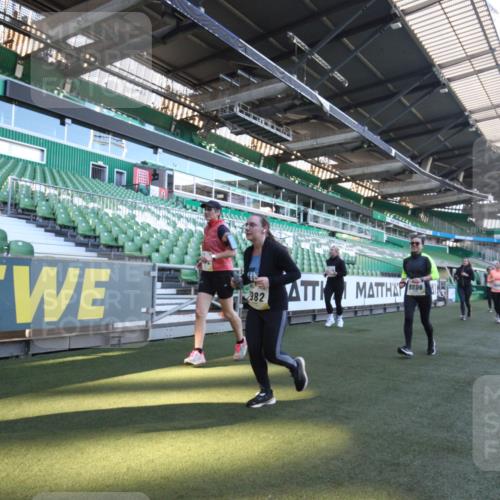 06.10.2024 - 19. swb-Marathon Bremen Yannick Fuchs http://msf.ph/oto/7368479 06.10.2024 10:40:51 Laufen im Stadion 7092, 7129, 7132, 7272, 7288, 7554, 7598, 7601, 7619, 7625, 7701, 7702, 7840, 7888, 7912, 7915, 7928, 7936, 7946, 7972, 7982, 8091, 8146, 8210, 8230, 8688, 8746, 8747, 8765, 8809, 8847, 8861, 8899, 8988, 9048, 9076, 9078 meine-sportfotos.de