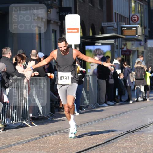 06.10.2024 - 19. swb-Marathon Bremen Strokosch-Dieckow http://msf.ph/oto/7368483 06.10.2024 10:34:52 Laufen 7098, 8577, 8791, 8983 meine-sportfotos.de