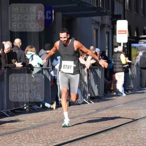 06.10.2024 - 19. swb-Marathon Bremen Strokosch-Dieckow http://msf.ph/oto/7368502 06.10.2024 10:34:53 Laufen 7098, 8577, 8791, 8983 meine-sportfotos.de