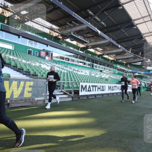 06.10.2024 - 19. swb-Marathon Bremen Yannick Fuchs http://msf.ph/oto/7368512 06.10.2024 10:40:53 Laufen im Stadion 7092, 7129, 7132, 7272, 7288, 7554, 7598, 7601, 7619, 7625, 7701, 7702, 7821, 7840, 7888, 7912, 7915, 7928, 7936, 7946, 7972, 7982, 8091, 8146, 8210, 8230, 8688, 8746, 8747, 8765, 8809, 8847, 8861, 8899, 8988, 9048, 9076, 9078 meine-sportfotos.de