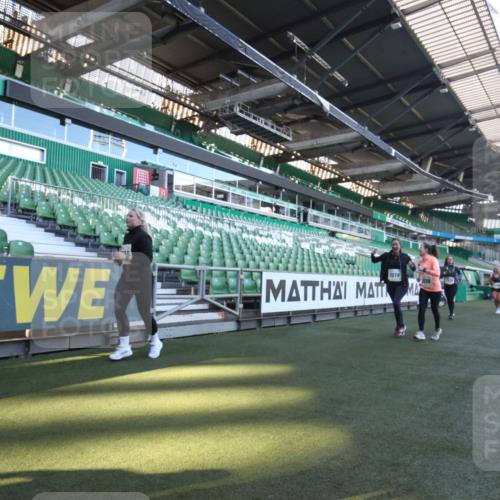 06.10.2024 - 19. swb-Marathon Bremen Yannick Fuchs http://msf.ph/oto/7368522 06.10.2024 10:40:54 Laufen im Stadion 7092, 7129, 7132, 7272, 7288, 7554, 7598, 7601, 7619, 7625, 7701, 7702, 7810, 7821, 7840, 7888, 7912, 7915, 7928, 7936, 7946, 7972, 7982, 8091, 8146, 8210, 8230, 8688, 8746, 8747, 8765, 8809, 8847, 8861, 8899, 9048, 9076, 9078 meine-sportfotos.de