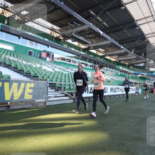 06.10.2024 - 19. swb-Marathon Bremen Yannick Fuchs http://msf.ph/oto/7368532 06.10.2024 10:40:55 Laufen im Stadion 7092, 7129, 7132, 7272, 7288, 7554, 7598, 7601, 7619, 7625, 7701, 7702, 7810, 7821, 7840, 7888, 7912, 7915, 7928, 7936, 7946, 7972, 7982, 8091, 8146, 8210, 8230, 8688, 8746, 8747, 8765, 8809, 8847, 8861, 8899, 9048, 9076, 9078 meine-sportfotos.de