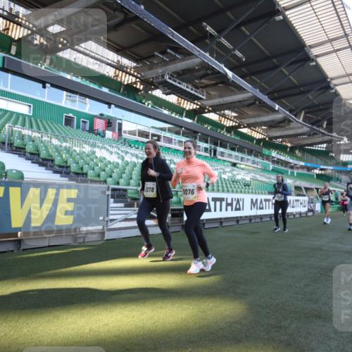 06.10.2024 - 19. swb-Marathon Bremen Yannick Fuchs http://msf.ph/oto/7368538 06.10.2024 10:40:56 Laufen im Stadion 7272, 7288, 7396, 7554, 7598, 7601, 7619, 7625, 7701, 7702, 7810, 7821, 7840, 7888, 7912, 7915, 7928, 7936, 7946, 7972, 7982, 8091, 8146, 8210, 8230, 8688, 8746, 8747, 8765, 8809, 8847, 8861, 8899, 9048, 9076, 9078 meine-sportfotos.de