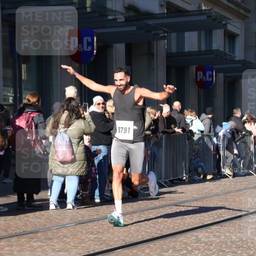 06.10.2024 - 19. swb-Marathon Bremen Strokosch-Dieckow http://msf.ph/oto/7368546 06.10.2024 10:34:54 Laufen 7098, 8577, 8791, 8983 meine-sportfotos.de