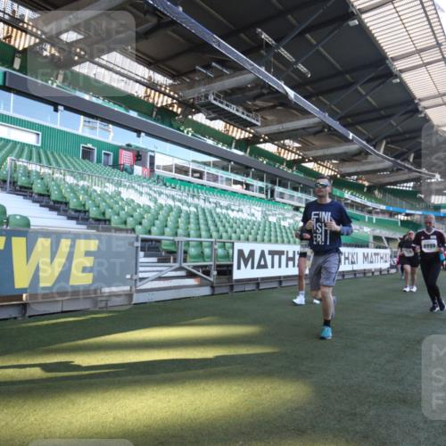 06.10.2024 - 19. swb-Marathon Bremen Yannick Fuchs http://msf.ph/oto/7368549 06.10.2024 10:40:59 Laufen im Stadion 7272, 7288, 7385, 7396, 7520, 7554, 7598, 7601, 7619, 7625, 7701, 7702, 7810, 7821, 7888, 7912, 7915, 7928, 7936, 7946, 7972, 7982, 8210, 8230, 8688, 8746, 8747, 8765, 8809, 8847, 8861, 8899, 9076, 9078 meine-sportfotos.de