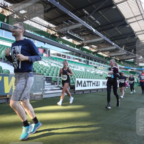 06.10.2024 - 19. swb-Marathon Bremen Yannick Fuchs http://msf.ph/oto/7368556 06.10.2024 10:41:00 Laufen im Stadion 7272, 7288, 7385, 7396, 7520, 7554, 7598, 7601, 7619, 7625, 7701, 7702, 7810, 7821, 7888, 7912, 7915, 7928, 7936, 7946, 7972, 7982, 8210, 8230, 8691, 8746, 8747, 8765, 8809, 8847, 8853, 8861, 8899, 9076, 9078 meine-sportfotos.de