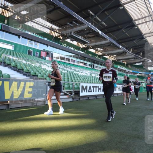 06.10.2024 - 19. swb-Marathon Bremen Yannick Fuchs http://msf.ph/oto/7368565 06.10.2024 10:41:01 Laufen im Stadion 7272, 7288, 7385, 7396, 7520, 7554, 7598, 7601, 7619, 7625, 7701, 7702, 7810, 7821, 7888, 7912, 7915, 7928, 7936, 7972, 7982, 8210, 8230, 8691, 8746, 8747, 8765, 8809, 8847, 8853, 8861, 8899, 8969, 9076, 9078 meine-sportfotos.de