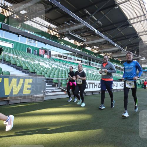 06.10.2024 - 19. swb-Marathon Bremen Yannick Fuchs http://msf.ph/oto/7368581 06.10.2024 10:41:04 Laufen im Stadion 7272, 7288, 7385, 7396, 7520, 7598, 7601, 7619, 7625, 7701, 7702, 7810, 7821, 7888, 7912, 7915, 7928, 7936, 7982, 8046, 8210, 8230, 8490, 8691, 8746, 8747, 8765, 8809, 8847, 8853, 8861, 8899, 8969, 8979, 9076, 9078 meine-sportfotos.de