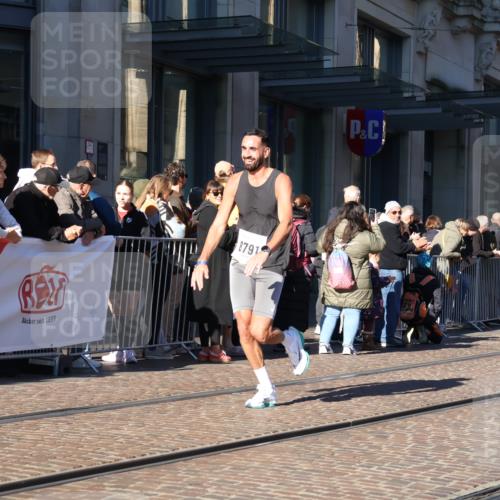 06.10.2024 - 19. swb-Marathon Bremen Strokosch-Dieckow http://msf.ph/oto/7368592 06.10.2024 10:34:55 Laufen 7098, 8577, 8791, 8983 meine-sportfotos.de