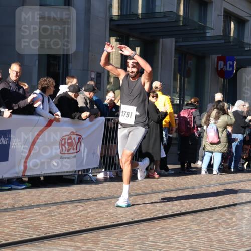 06.10.2024 - 19. swb-Marathon Bremen Strokosch-Dieckow http://msf.ph/oto/7368601 06.10.2024 10:34:55 Laufen 7098, 8577, 8791, 8983 meine-sportfotos.de