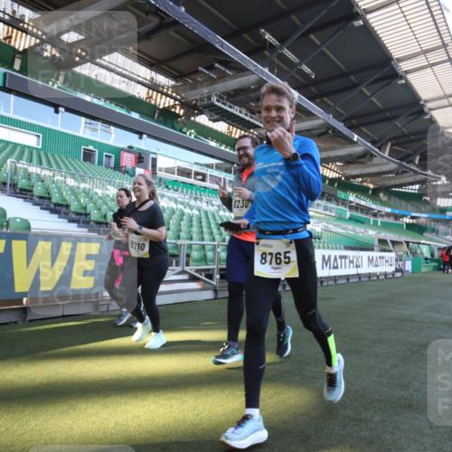 06.10.2024 - 19. swb-Marathon Bremen Yannick Fuchs http://msf.ph/oto/7368606 06.10.2024 10:41:04 Laufen im Stadion 7272, 7288, 7385, 7396, 7520, 7598, 7601, 7619, 7625, 7701, 7702, 7810, 7821, 7888, 7912, 7915, 7928, 7936, 7982, 8046, 8210, 8230, 8490, 8691, 8746, 8747, 8765, 8809, 8847, 8853, 8861, 8899, 8969, 8979, 9076, 9078 meine-sportfotos.de