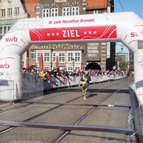 06.10.2024 - 19. swb-Marathon Bremen Luisa Fischer http://msf.ph/oto/7368607 06.10.2024 10:30:22 Ziel 8080 meine-sportfotos.de