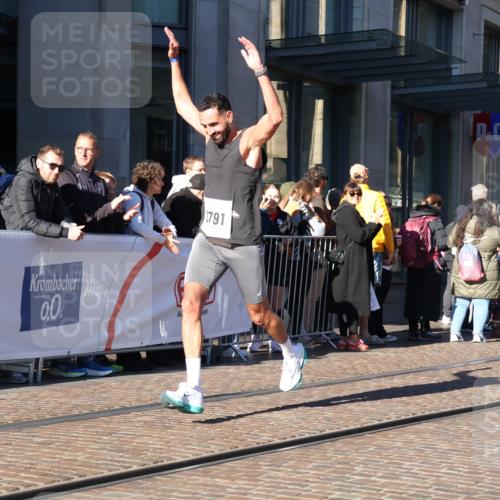 06.10.2024 - 19. swb-Marathon Bremen Strokosch-Dieckow http://msf.ph/oto/7368620 06.10.2024 10:34:55 Laufen 7098, 8577, 8791, 8983 meine-sportfotos.de