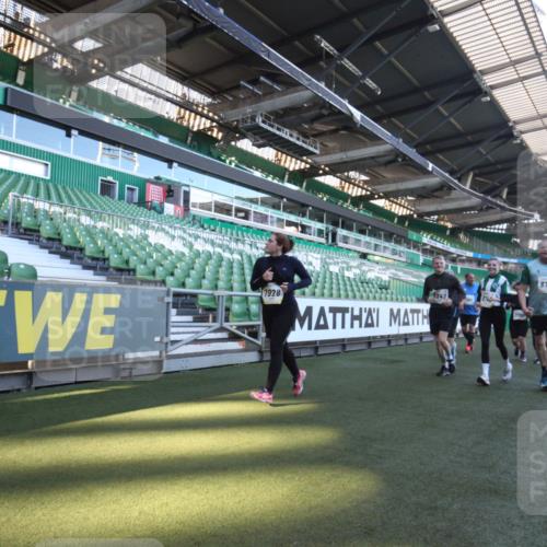 06.10.2024 - 19. swb-Marathon Bremen Yannick Fuchs http://msf.ph/oto/7368626 06.10.2024 10:41:15 Laufen im Stadion 7077, 7078, 7177, 7181, 7272, 7385, 7396, 7520, 7601, 7619, 7625, 7665, 7668, 7669, 7701, 7702, 7810, 7821, 7912, 7928, 8016, 8046, 8097, 8210, 8230, 8250, 8320, 8490, 8691, 8746, 8747, 8762, 8800, 8832, 8847, 8853, 8861, 8863, 8899, 8935, 8969, 8979 meine-sportfotos.de