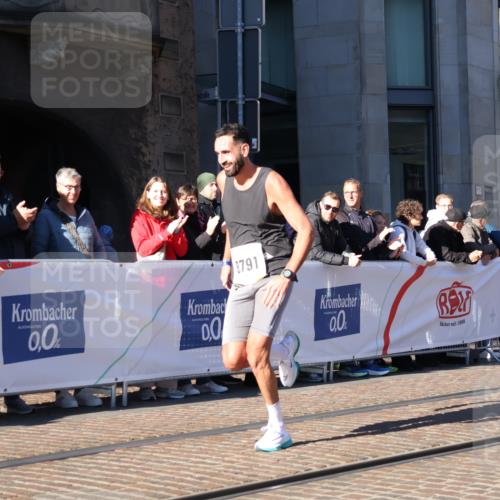 06.10.2024 - 19. swb-Marathon Bremen Strokosch-Dieckow http://msf.ph/oto/7368646 06.10.2024 10:34:56 Laufen 7098, 8577, 8791, 8983 meine-sportfotos.de