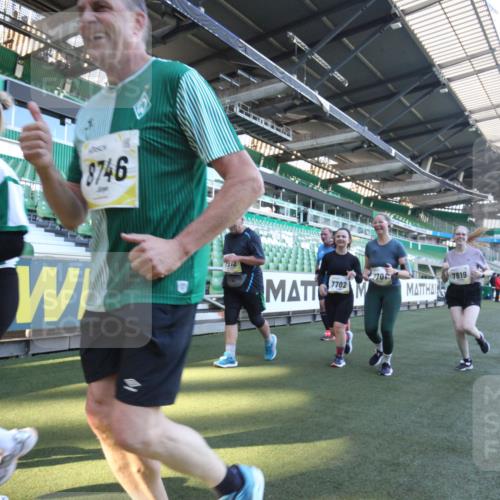06.10.2024 - 19. swb-Marathon Bremen Yannick Fuchs http://msf.ph/oto/7368654 06.10.2024 10:41:18 Laufen im Stadion 7077, 7078, 7177, 7181, 7272, 7385, 7396, 7520, 7601, 7619, 7665, 7668, 7669, 7692, 7701, 7702, 7765, 7766, 7810, 7821, 7912, 7928, 8016, 8046, 8097, 8210, 8250, 8320, 8434, 8490, 8691, 8709, 8746, 8747, 8762, 8800, 8832, 8847, 8853, 8861, 8863, 8935, 8969, 8979, 9030, 9120 meine-sportfotos.de