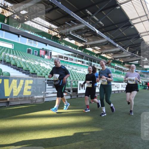 06.10.2024 - 19. swb-Marathon Bremen Yannick Fuchs http://msf.ph/oto/7368664 06.10.2024 10:41:18 Laufen im Stadion 7077, 7078, 7177, 7181, 7272, 7385, 7396, 7520, 7601, 7619, 7665, 7668, 7669, 7692, 7701, 7702, 7765, 7766, 7810, 7821, 7912, 7928, 8016, 8046, 8097, 8210, 8250, 8320, 8434, 8490, 8691, 8709, 8746, 8747, 8762, 8800, 8832, 8847, 8853, 8861, 8863, 8935, 8969, 8979, 9030, 9120 meine-sportfotos.de