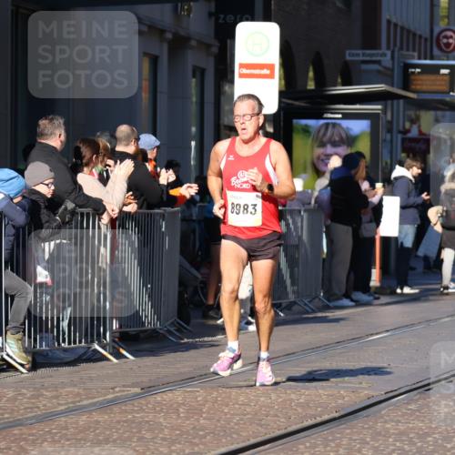 06.10.2024 - 19. swb-Marathon Bremen Strokosch-Dieckow http://msf.ph/oto/7368672 06.10.2024 10:35:00 Laufen 7098, 8577, 8983 meine-sportfotos.de
