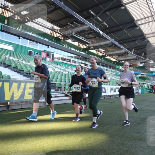 06.10.2024 - 19. swb-Marathon Bremen Yannick Fuchs http://msf.ph/oto/7368680 06.10.2024 10:41:18 Laufen im Stadion 7077, 7078, 7177, 7181, 7272, 7385, 7396, 7520, 7601, 7619, 7665, 7668, 7669, 7692, 7701, 7702, 7765, 7766, 7810, 7821, 7912, 7928, 8016, 8046, 8097, 8210, 8250, 8320, 8434, 8490, 8691, 8709, 8746, 8747, 8762, 8800, 8832, 8847, 8853, 8861, 8863, 8935, 8969, 8979, 9030, 9120 meine-sportfotos.de