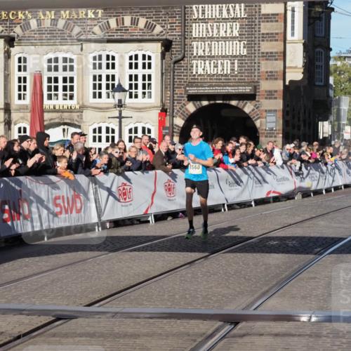 06.10.2024 - 19. swb-Marathon Bremen Luisa Fischer http://msf.ph/oto/7368683 06.10.2024 10:30:49 Ziel 8560 meine-sportfotos.de
