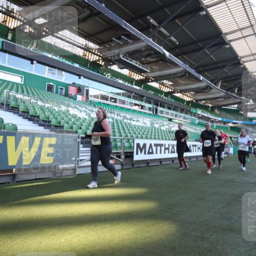 06.10.2024 - 19. swb-Marathon Bremen Yannick Fuchs http://msf.ph/oto/7368718 06.10.2024 10:41:28 Laufen im Stadion 7077, 7078, 7177, 7181, 7385, 7396, 7520, 7602, 7619, 7665, 7668, 7669, 7692, 7701, 7702, 7740, 7742, 7765, 7766, 7804, 7810, 7821, 8016, 8046, 8097, 8250, 8320, 8372, 8434, 8490, 8691, 8709, 8747, 8762, 8800, 8832, 8844, 8847, 8853, 8861, 8863, 8935, 8969, 8979, 9030, 9120, 9989 meine-sportfotos.de